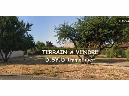terrain 745 m2 viabilisé vendu avec permis de construire