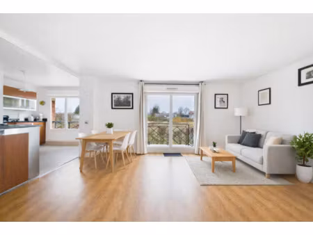 appartement t3 avec balcon  parking et garage à vélos