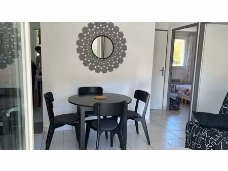 appartement 3 pièces avec balcon  parking et piscines