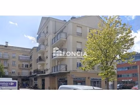 appartement 3 pièces en plein centre ville - avec balcon et parkings