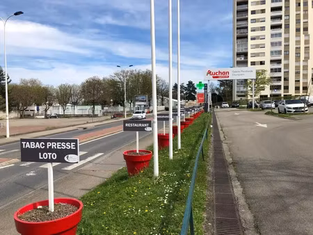 dpt rhône (69)  à louer lyon 5eme arrondissement local commercial de 87m2 dans la galerie 