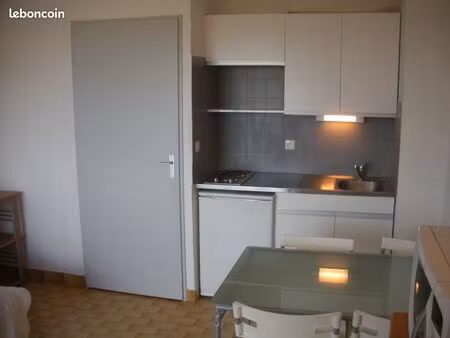 studio carnon plage libre 25 avril début juin 2026  300m plage accés direct port+ parking 