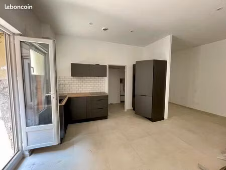 t1 neuf et climatisé - centre-ville de pézenas