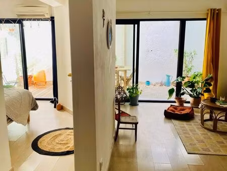 t2bis avec cour extérieure