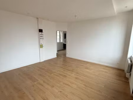 appartement t2 – 60 m² – rez-de-chaussée – cuisine équipée – dpe d
