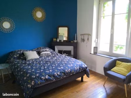 beau t3 ancien entièrement meublé proche gare