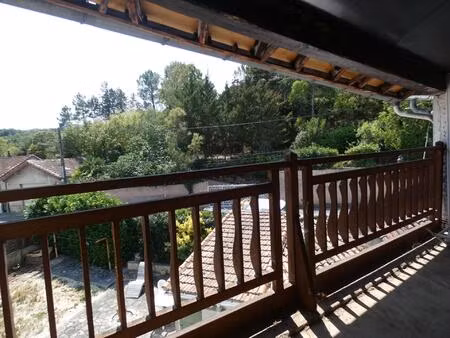 grande maison de village t7 d'environ 180m² avec balcon et cour de 20m².