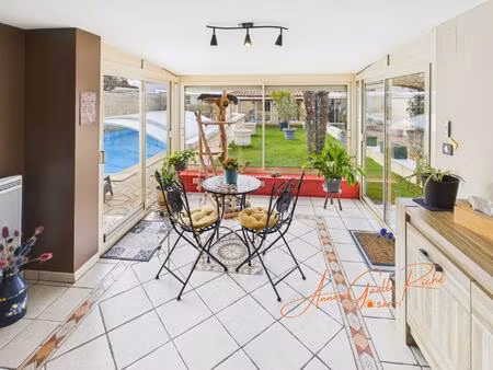 maison familiale avec piscine et studio indépendant  loulay