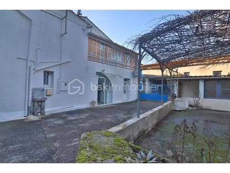 maison de village r+1  75m²   2 cchambres  cour extérieure de 33m²