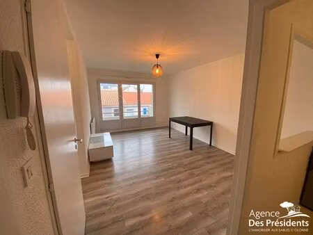 location appartement 2 pièces aux sables-d'olonne (85100) : à louer 2 pièces / 42m² les sa