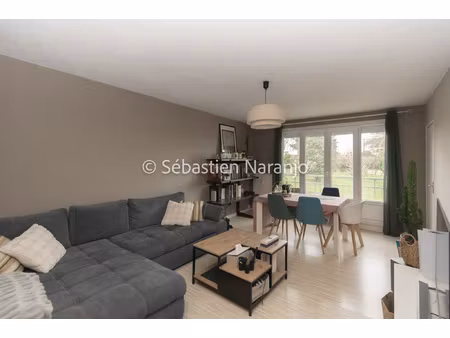 appartement traversant de 65 m2 avec parkings et cave à l'es