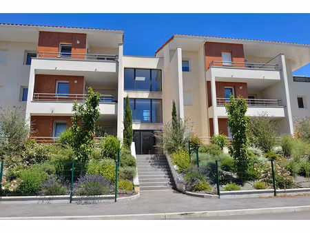 beau t2 avec terrasse  à l'entrée de couzeix !