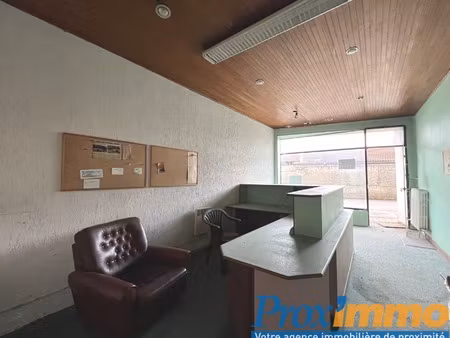 local au rdc avec vitrine sur rue – 61 m² + cave 25 m² – idéal bureaux / profession libéra