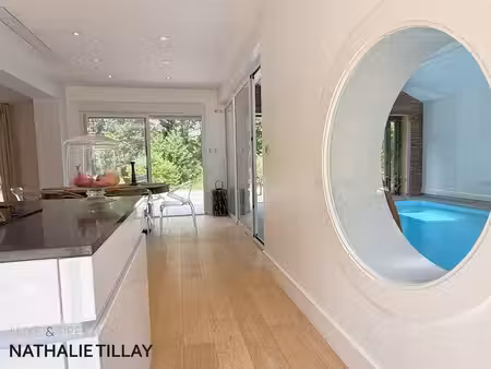 ardon  proche orléans  golf de limere  à vendre maison d'architecte  avec jardin et piscin