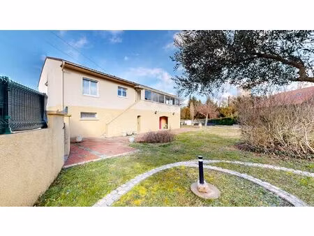 maison t5 de 167m² avec grand terrain et annexes - route de ni?