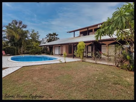 villa d’architecte en briques de guyane – volumes rares  piscine  jardin 1 141 m² – kourou
