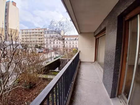 vincennes centre: 3 pieces 67 m2 + balcon 8 37m2 et cave