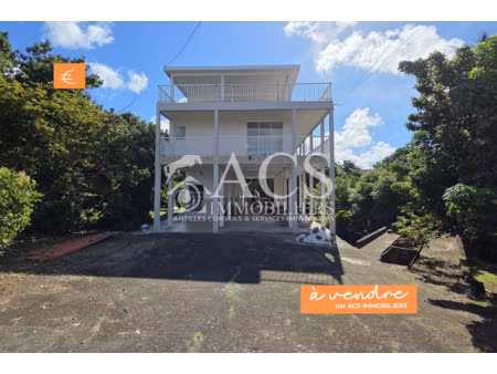 spacieuse maison multi-niveaux idéal famille ou investisse