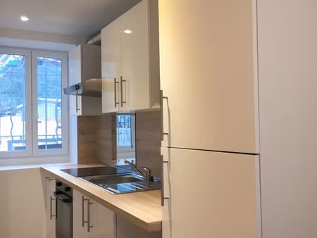 beau 2 pièces avec terrasse + 1 stationnement