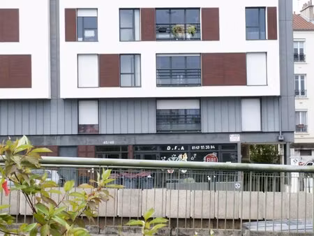 asnières-sur-seine – quai de seine – immeuble récent de standing (2011)