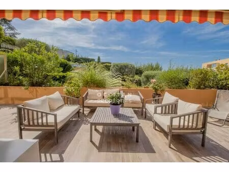 grande terrasse de 76 m² - vue dégagée - piscine - 400 mètres du vieux cannet - le cannet