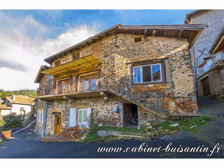 maison de village en pierres avec vue