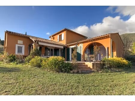 maison de maçon à seillans  terrain plat et ensoleillé