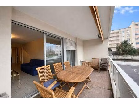 cannes la bocca - centre ville - 3 pièces - terrasse - parking - à rénover