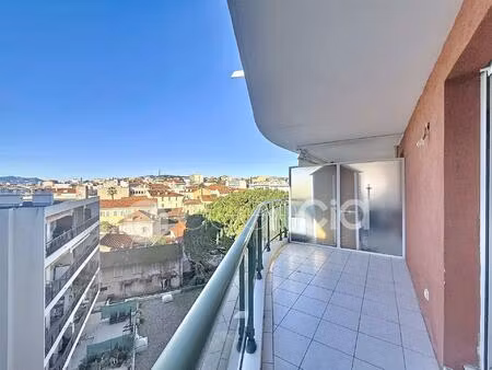à 100 m de la rue d'antibes - 3 pièces avec terrasse et parking