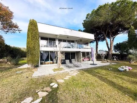 belle californienne dans residence privilégiée