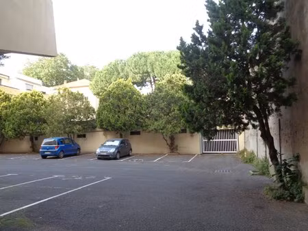 location local commercial beziers 34500