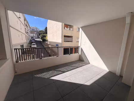 location appartement 2 pièces 42m² nimes 30000