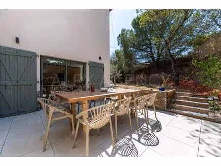 élégante villa avec prestations haut de gamme à 5 minutes du centre