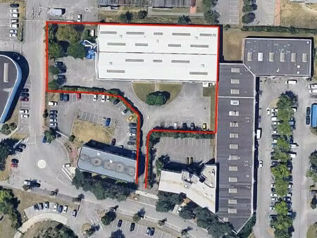 location local commercial 1 978m² bron 69500