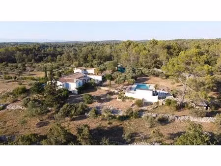 magnifique mas provencal sur 2 4 hectares de terrain avec écurie