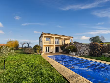 maison t6 de 205m2 avec garage en sous-sol  jardin et piscine - 10 min auch