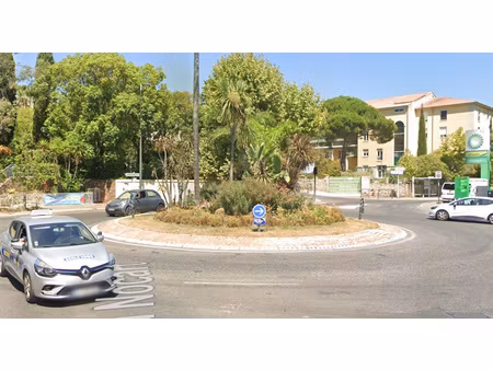 achat parking hyeres 83400