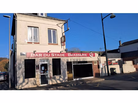 immeuble à usage de commerce et d'habitation