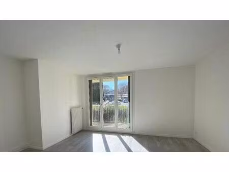 location appartement 3 pièces 62 m² à le tholonet (13100)