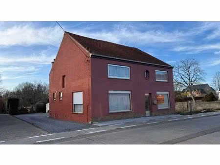 goed gelegen woning op perceel van 9a70