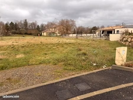 terrain 700 m² muret