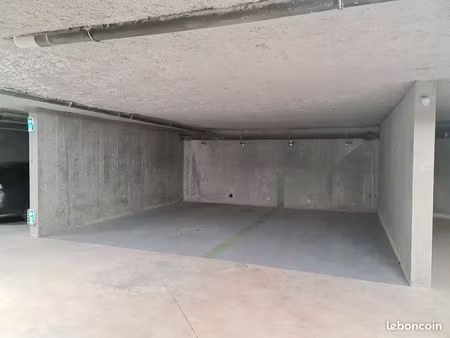place de stationnement à louer