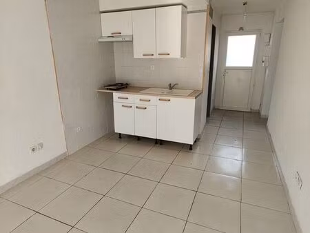 particulier loue t2 en rez-de-chaussée à fabrègues