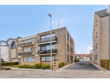 appartement te koop in sint-kruis met 2 slaapkamers