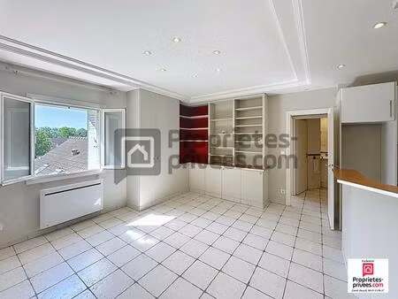 appartement 1 chambre et grand garage fermé