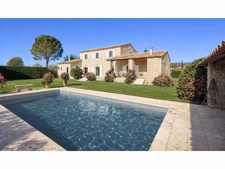 gordes-maison en pierre avec piscine et vue