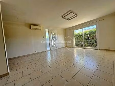 a vendre arles  t4 80 m2 avec terrasse et place de parking