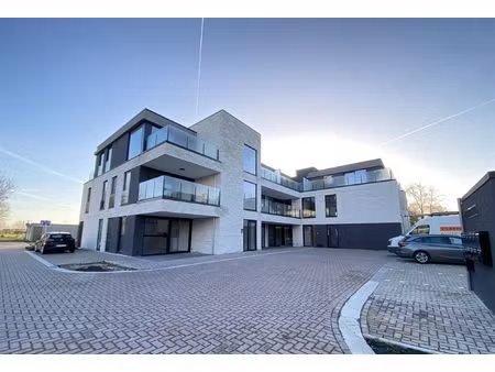 appartement met 2 slaapkamers  kelderberging en ondergrondse autostaanplaats