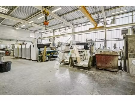 a louer - bâtiment indépendant à choisy le roi à proximité de l'a86 avec parking et stocka