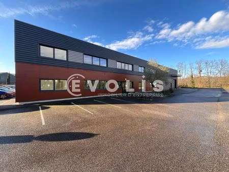 local à la location de 1000m²